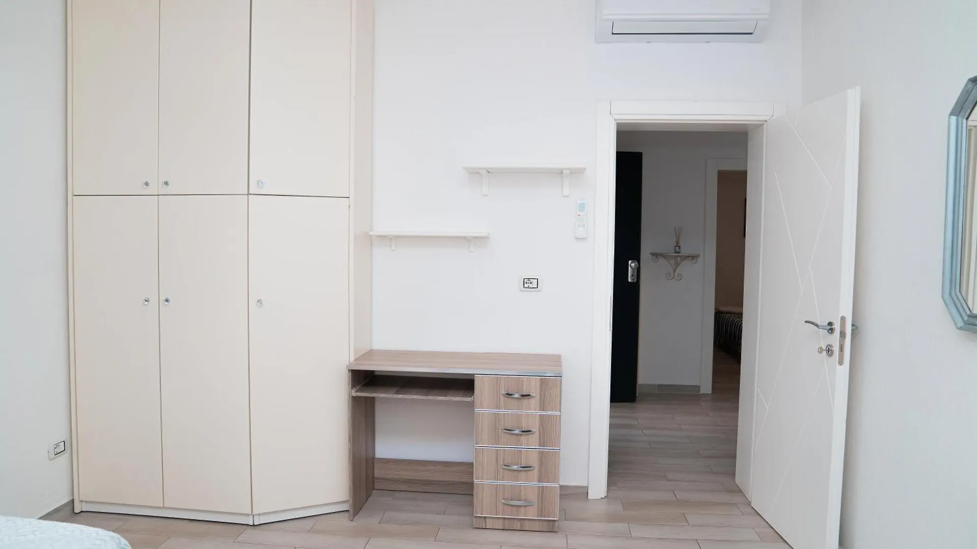 Vila Kristal Tirana Apartments 0*,  アルバニア